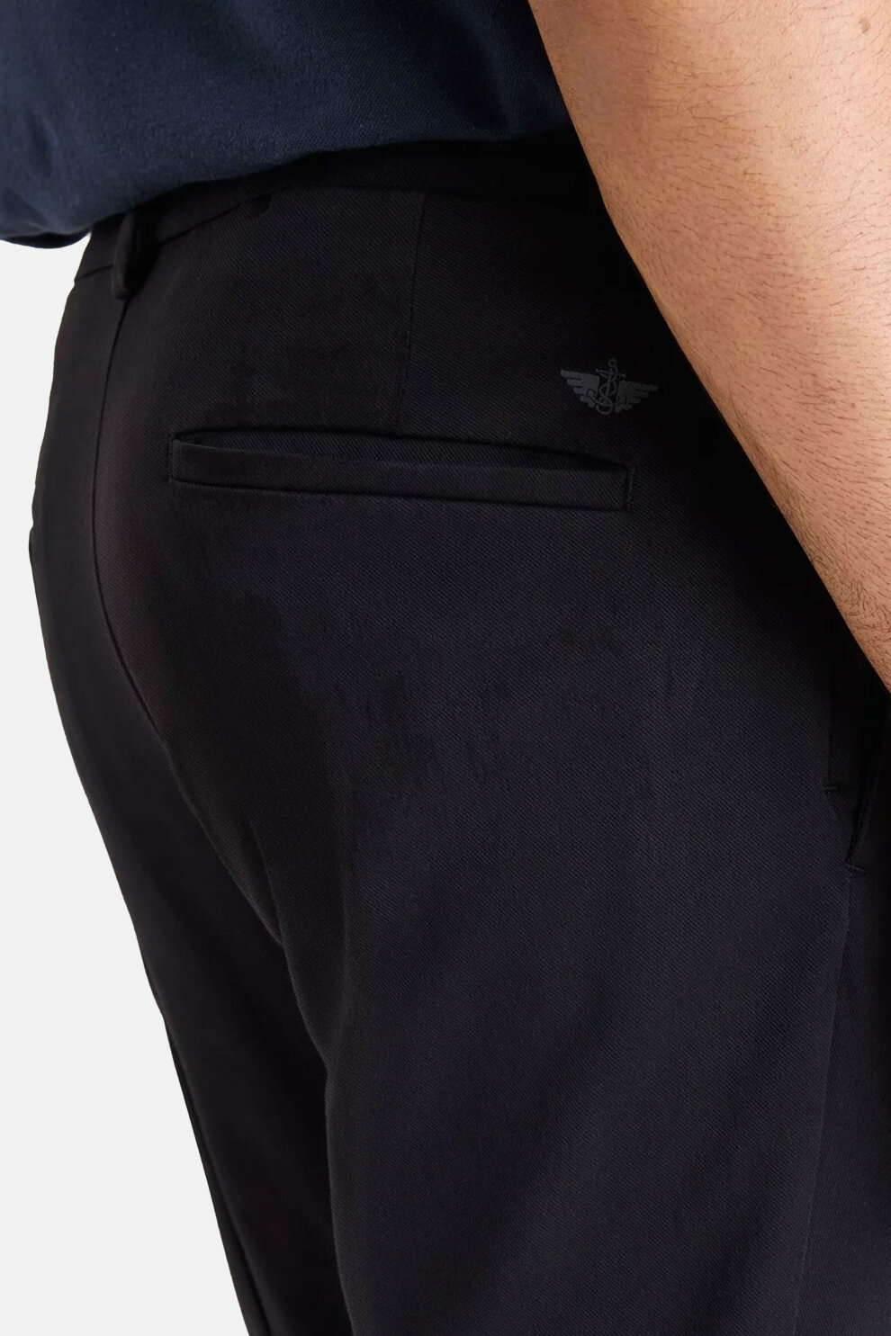 MUŠKARCI - Hlače - Dockers Chino Activeflex hlače - Duge hlače - Crna