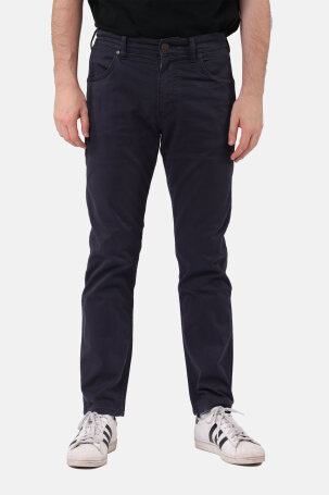 MUŠKARCI - Hlače - Wrangler Greensboro hlače - Duge hlače - Plava